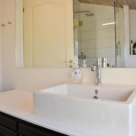 Three-bedroom Holiday In Σπίτι διακοπών Dronningmølle